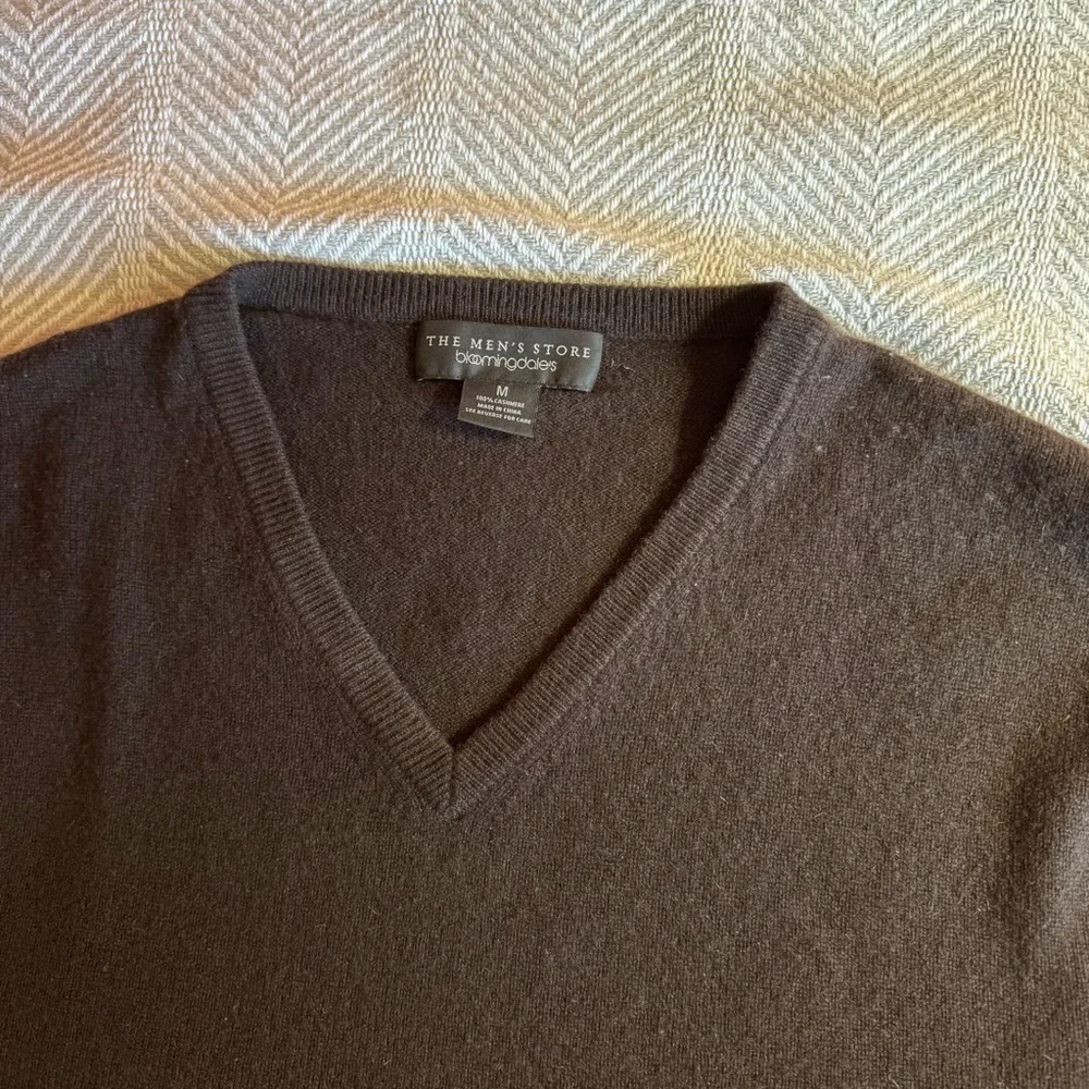 Men's Cashmere Bloomindale's V‎ Neck Sweater, Brown, Size M